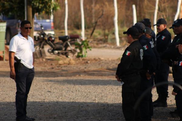 Policías de El Fuerte acusan al director de maltratarlos