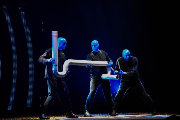 Adquiere Cirque du Soleil a Blue Man Group