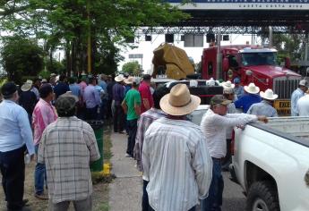 Toman productores caseta de peaje en Costa Rica