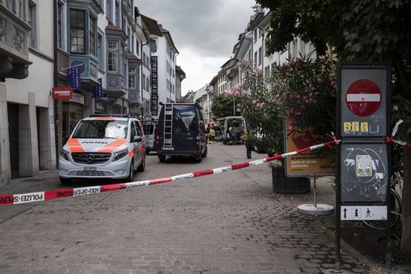 Hombre armado con una motosierra hiere a 5 personas en Suiza