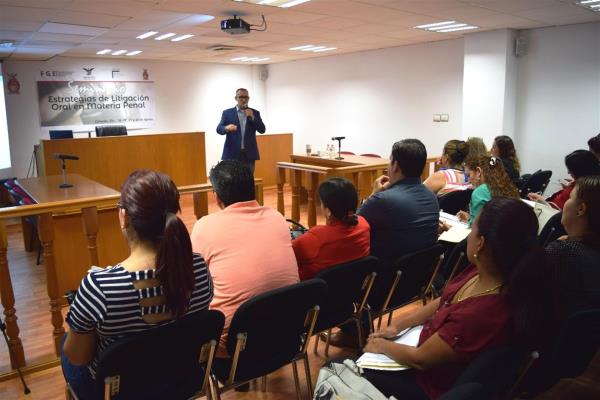 Capacitan a Ministerios Públicos y abogados litigantes