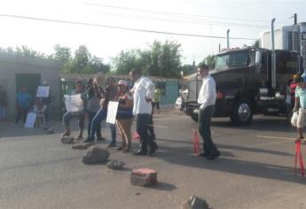 Bloquean carretera Los Mochis-San Blas en Taxtes; exigen subestación