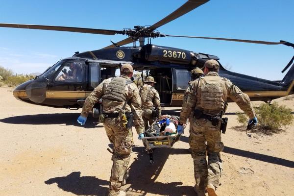 Rescatan a dos mexicanos en desierto de Arizona
