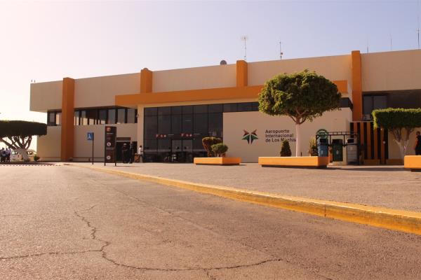 Reabren aeropuerto de Los Mochis