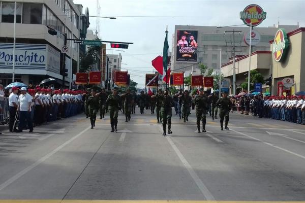 Realizan en Culiacán tradicional desfile del 16 de septiembre