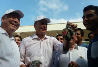 Recorren Quirino y Rector de la UAS casa del estudiante
