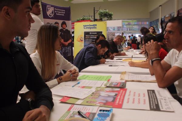 Supera expectativas tercera feria del empleo en Los Mochis