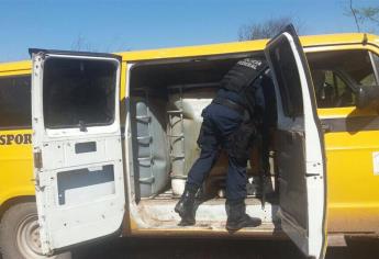 Aseguran gasolina en camioneta de transporte escolar en Guamúchil