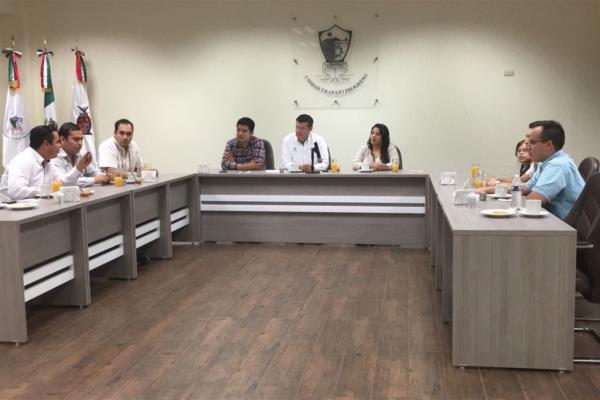 Alcalde felicita y agradece participación de jóvenes en debate político