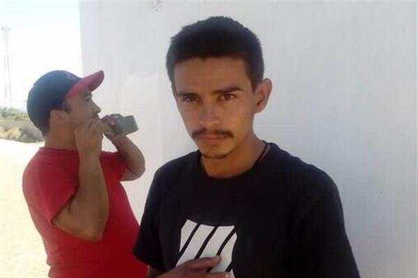 Joven de Nío busca a su familia para regresar a casa