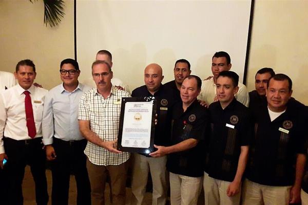 Recibe Grupo Pueblo Bonito Certificado de Calidad e Higiene