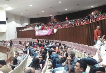 Manifestantes truenan la sesión del Congreso