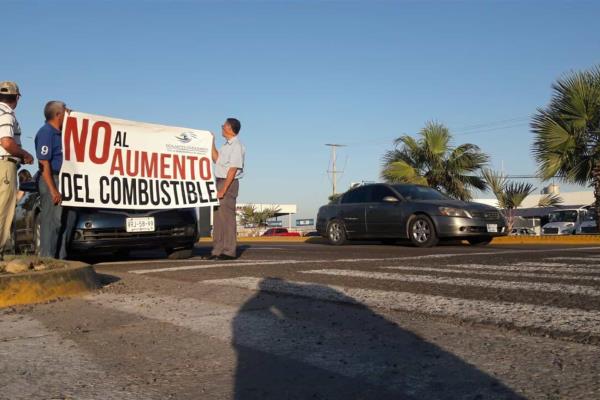 Se manifiestan contra gasolinazos