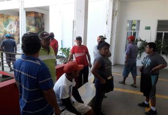 Pescadores de playa norte temen ser removidos 