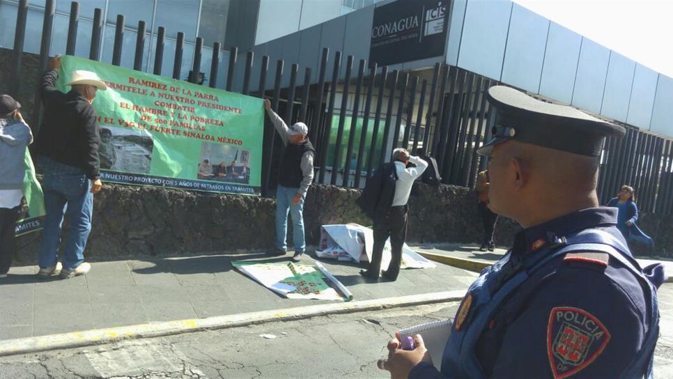 Ejidatarios de El Fuerte se plantan en oficinas de Conagua en la CDMX