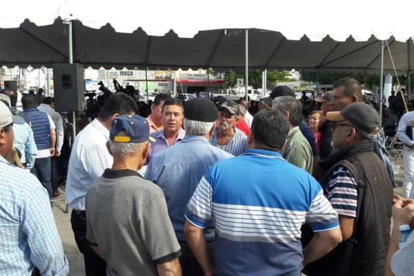 Se manifiestan policías y tránsitos jubilados en Ahome