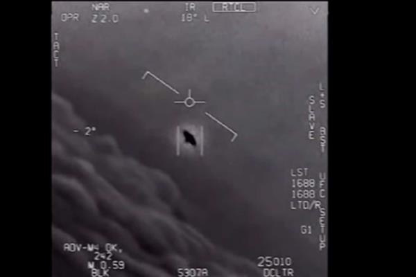 Pilotos de la Marina de EE.UU avistan OVNI