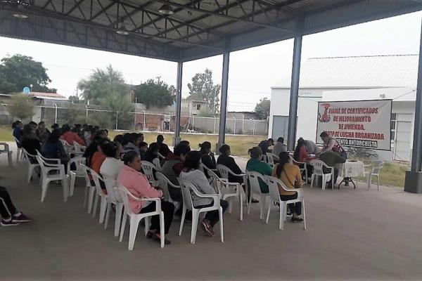 Reciben familias vulnerables paquete de 24 mil pesos de material