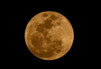 Primera noche de 2018, con súper Luna llena