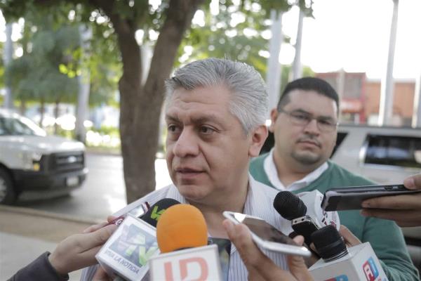 Investigan a 32 agentes tras levantón jefe policiaco de Elota