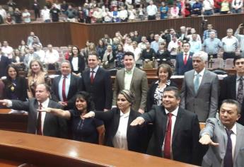 Cinco diputados priistas piden licencia al Congreso