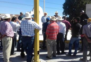 Productores toman caseta de Alhuey y 4 caminos