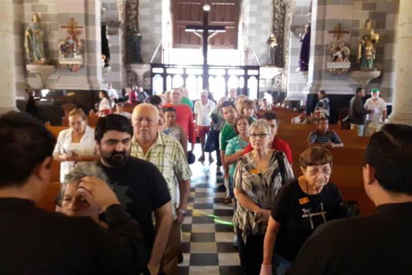 Cumplen mazatlecos y turistas con la Imposición de la Ceniza