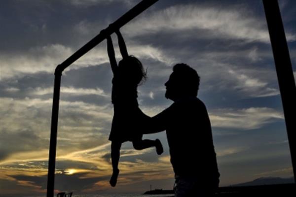 Hombres viven 12 años menos que las mujeres: ISSSTE