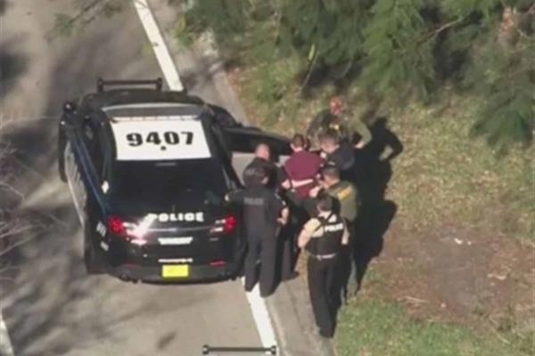 Tirador de Florida adquirió 10 rifles en el último año