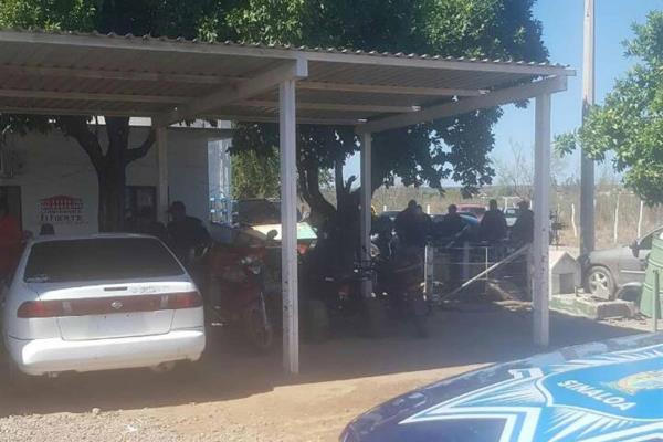 Policías de El Fuerte se mantienen en paro