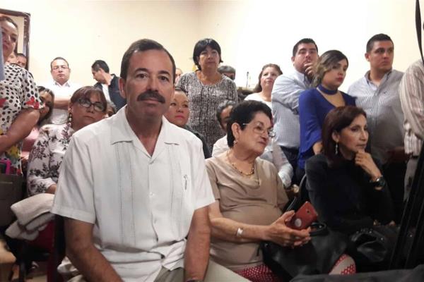 Cede el PRD candidatura por el distrito 03 a Adolfo Rojo