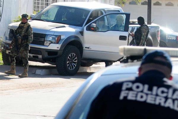 Se lleva 3 camionetas blindadas de la pensión de Guamúchil