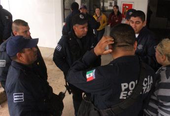 Policías de El Fuerte cumplen 80 horas en paro; se sienten abandonados