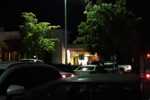Policía ebrio descarga su arma en pleno funeral de Subdirector