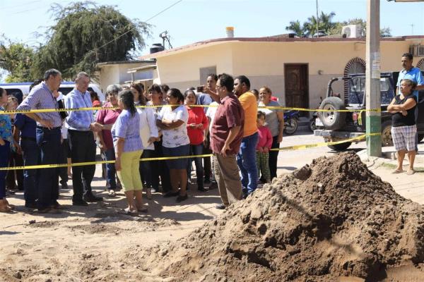 Quirino inaugura e inicia obras de pavimentación por 25 mdp en Escuinapa