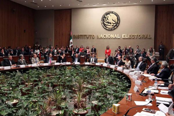 INE alista informe sobre firmas de aspirantes independientes