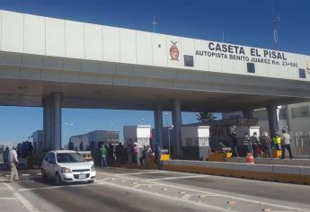 Toman productores caseta El Pisal y cambian frijol por peaje