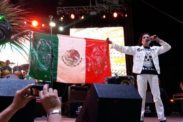 Político, concientizante y espectacular concierto de El TRI en Mazatlán