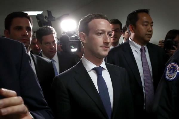Zuckerberg asume responsabilidad total por errores de Facebook