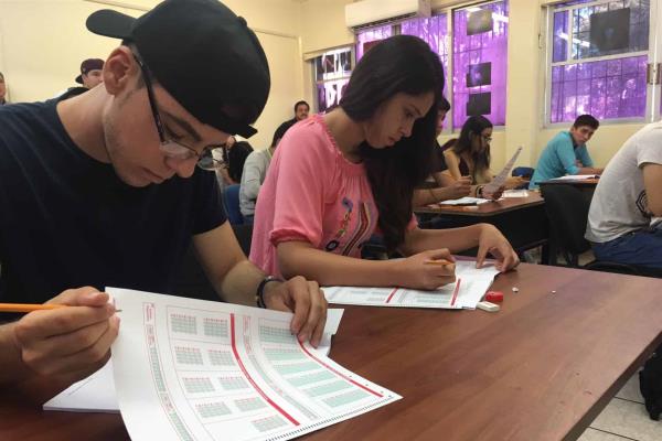 Estratégico para el país que jóvenes terminen sus estudios