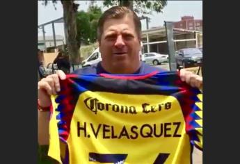 “Piojo” obsequia jersey del América a Héctor Velázquez con error en su apellido