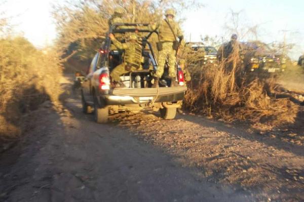Detienen a hombre con tres AK-47, cargadores y cartuchos