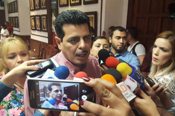 Ofrece alcalde de Culiacán apoyo a familiares de estudiante accidentado