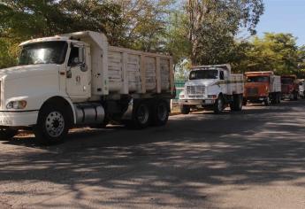 Transportistas podrían manifestarse si no les pagan acarreos