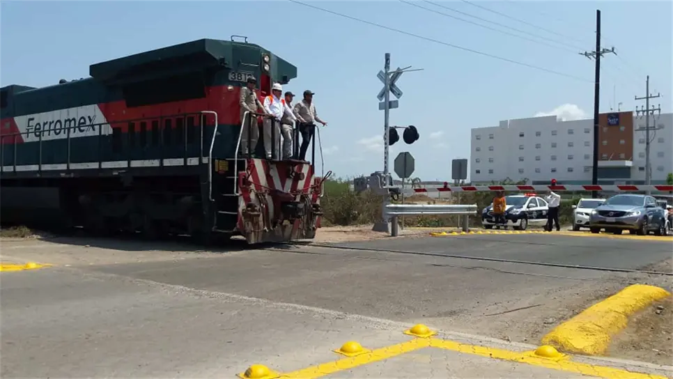 ¡Por fin! Instalan primera pluma con sensores en cruce Peche Rice