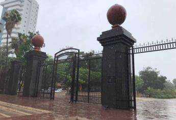 Piden no caminar y no quedarse abajo de los árboles durante la lluvia