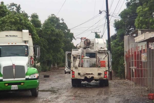 Caen cables de alta tensión sobre camión de PASA