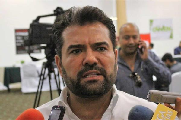 Critican ausencias del alcalde de Ahome