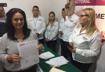 Cecilia Covarrubias recibe constancia como diputada local