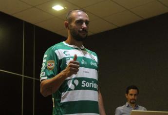 Santos Laguna presenta a Alejandro Castro como segundo refuerzo